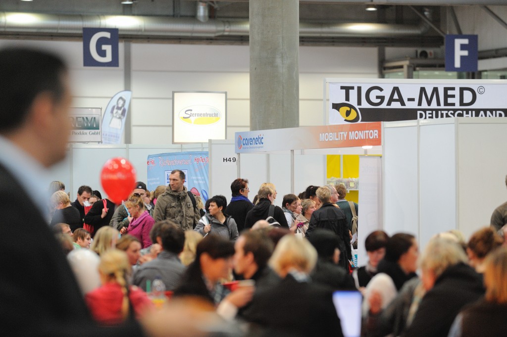 Zahlreiche Besucher suchen sich ihren Weg durch die vielfältige Auswahl an Ausstellern. Foto: Leipziger Messe GmbH/ Martin Klindtworth